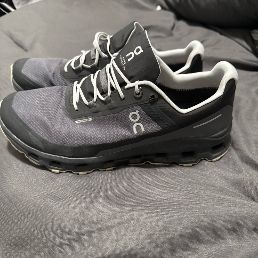 On Cloud Running Men's Charcoal and Black Athletic Shoes size 10